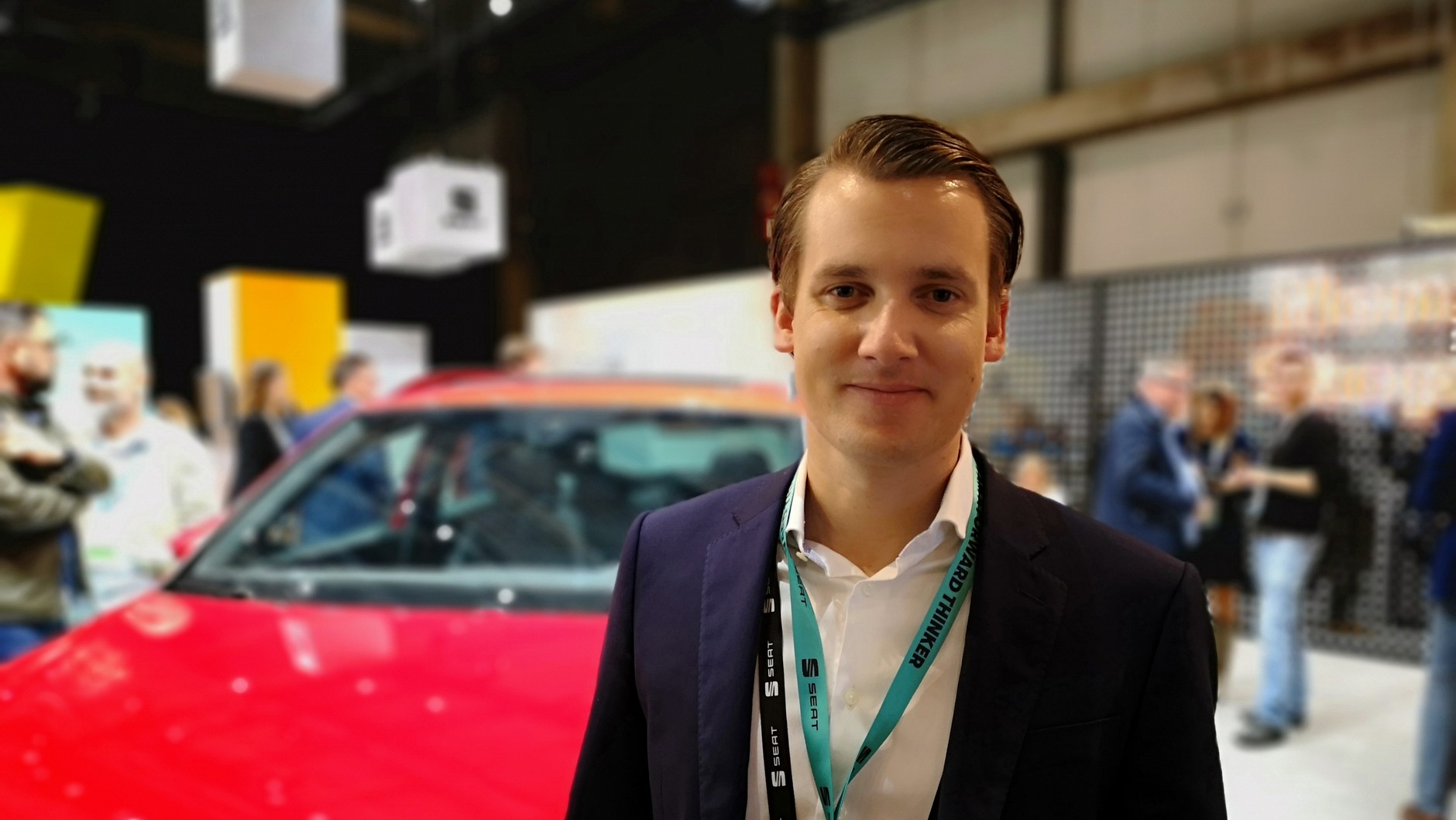 Fabian Simmer odpowiedzialny za digitalizację w Seacie. Efekty jego pracy odczują nie tylko użytkownicy marek grupy Volkswagena ale także korzystający z popularnej aplikacji Waze