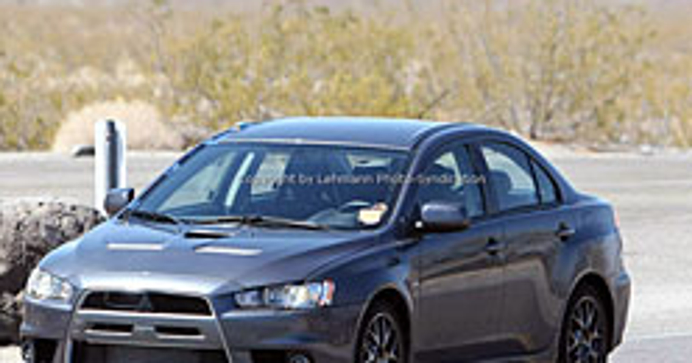 Zdjęcia szpiegowskie: Mitsubishi Lancer EVO X (pierwsze fotografie seryjnego auta)