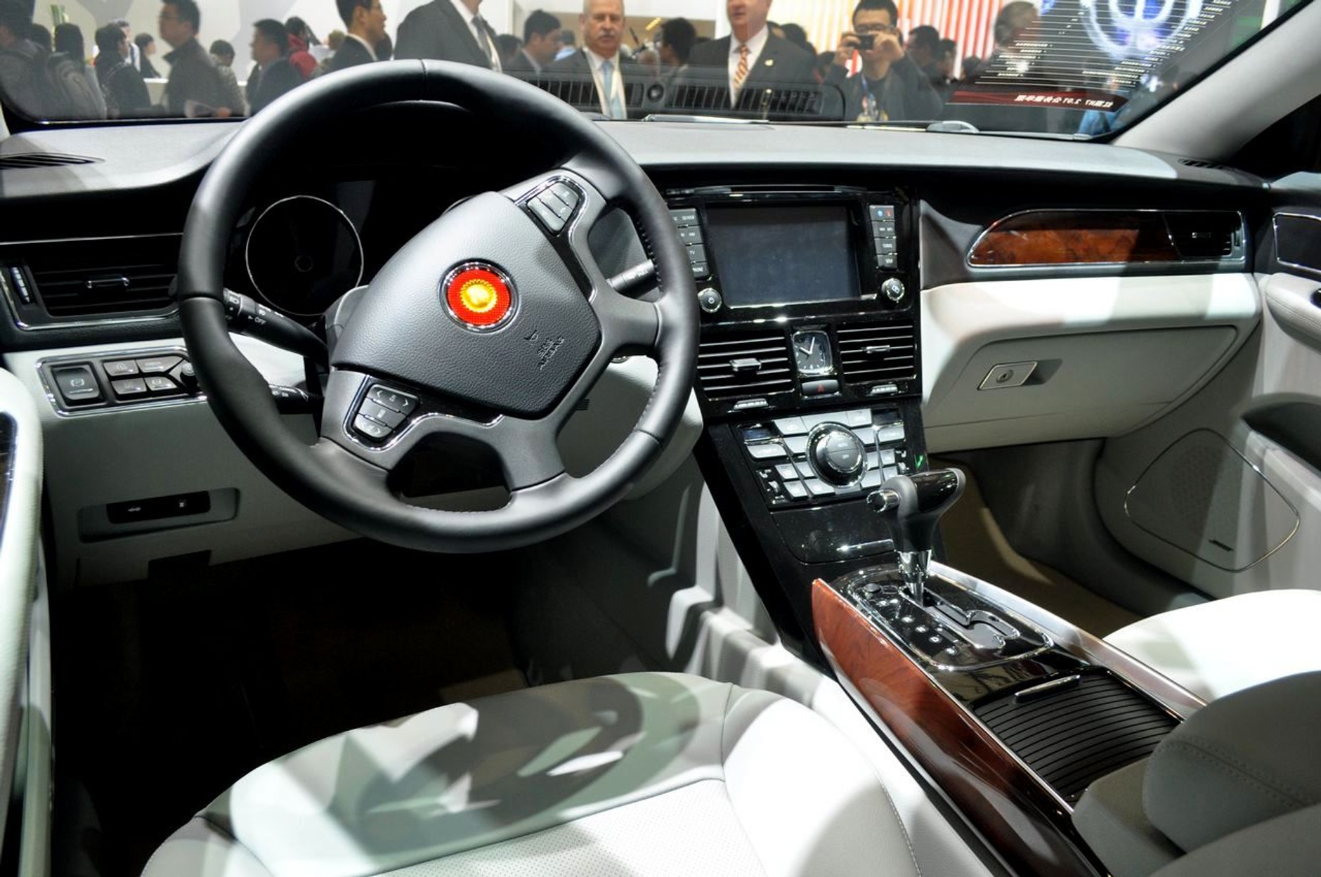 Hong Qi - Red Flag (Szanghaj 2013)