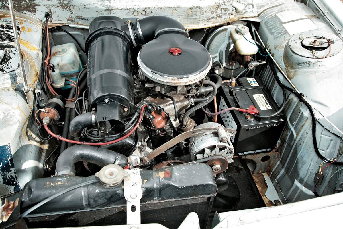 Peugeot 504 był napędzany silnikiem benzynowym 1.8 l o mocy 83 KM.