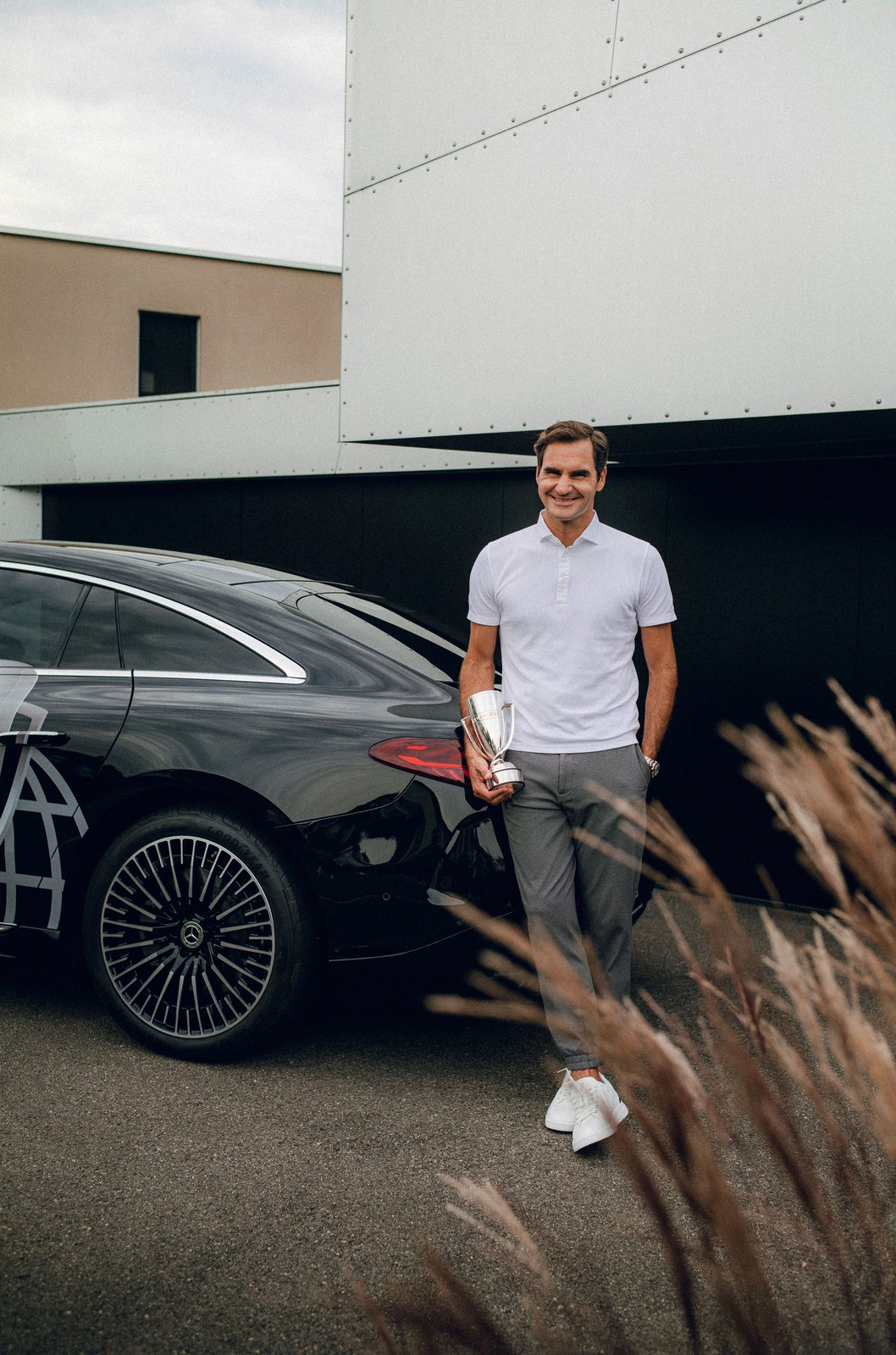 Mercedes EQS i Roger Federer