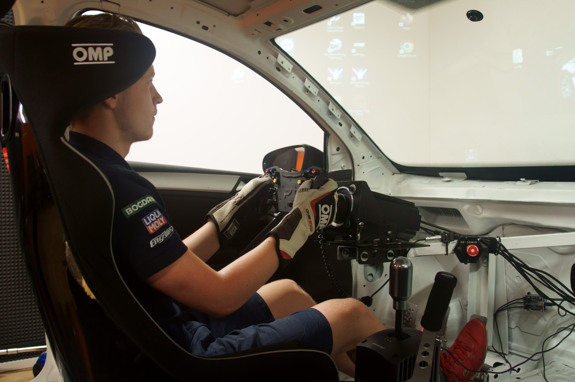 Ekrany mają 190-stopniowe pole widzenia