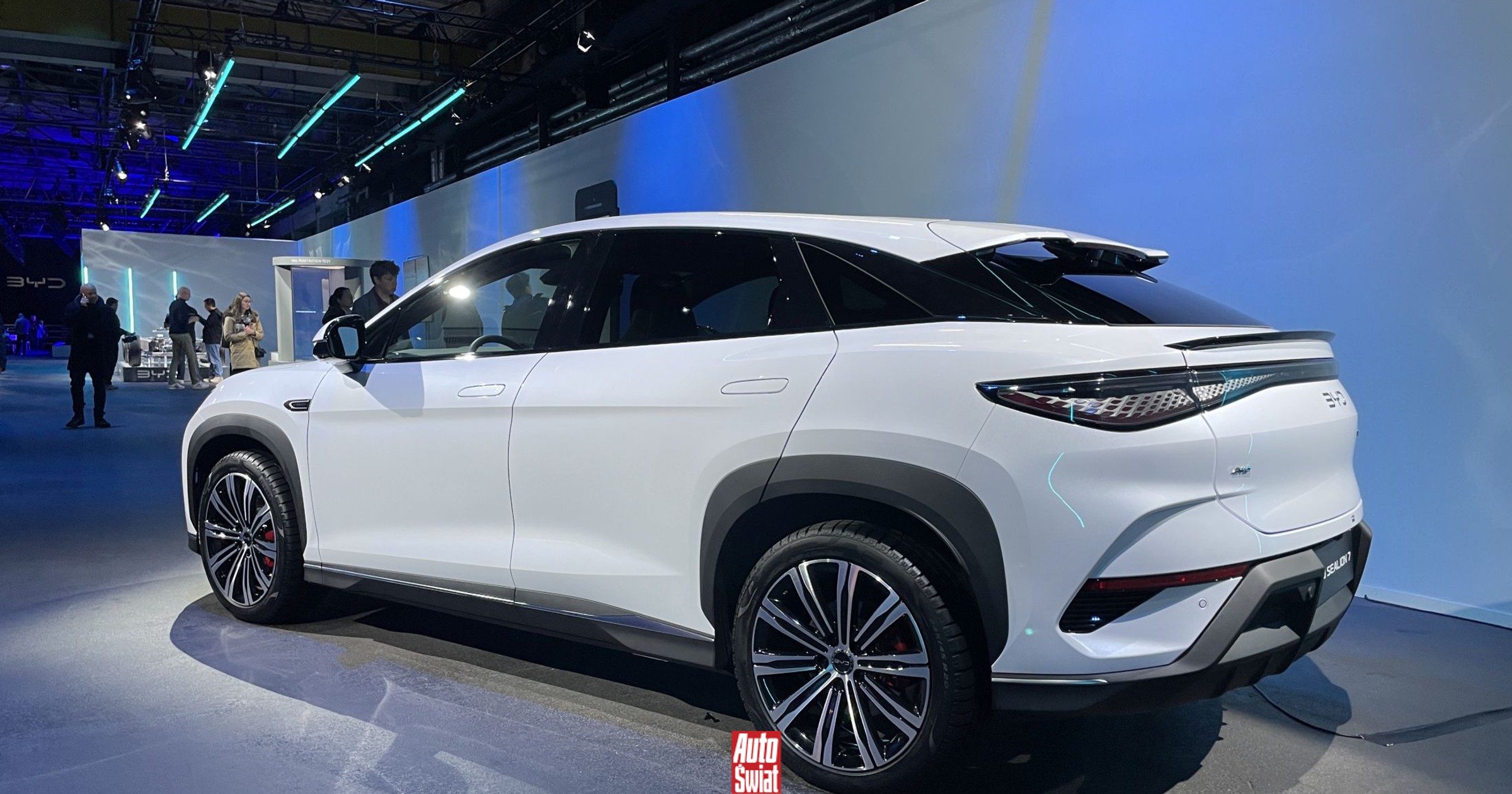 Chiński BYD przegonił Teslę w UE. Drugi miesiąc z rzędu sprzedał więcej samochodów