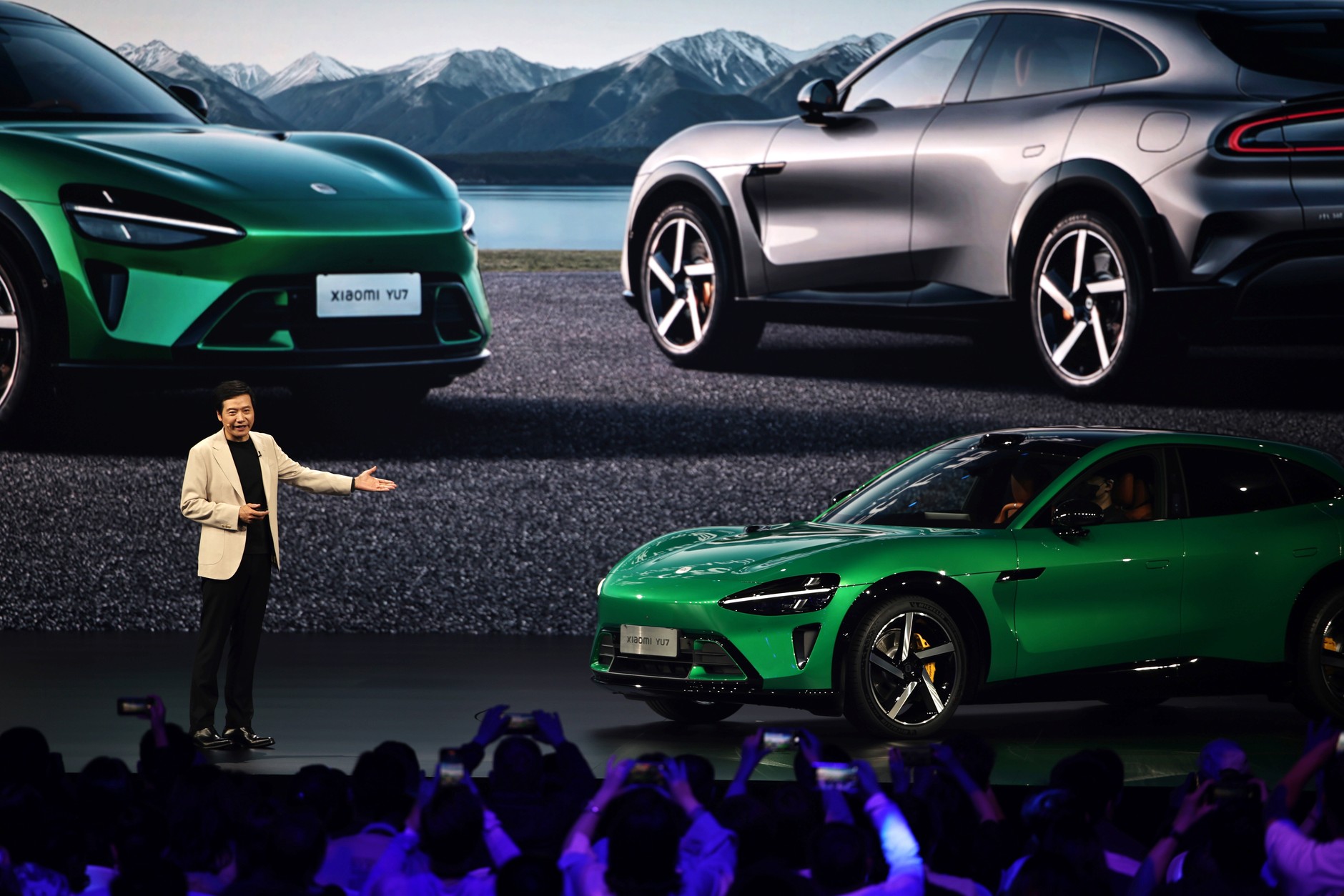 Lei Jun, założyciel Xiaomi, prezentuje nowego SUV-a YU7