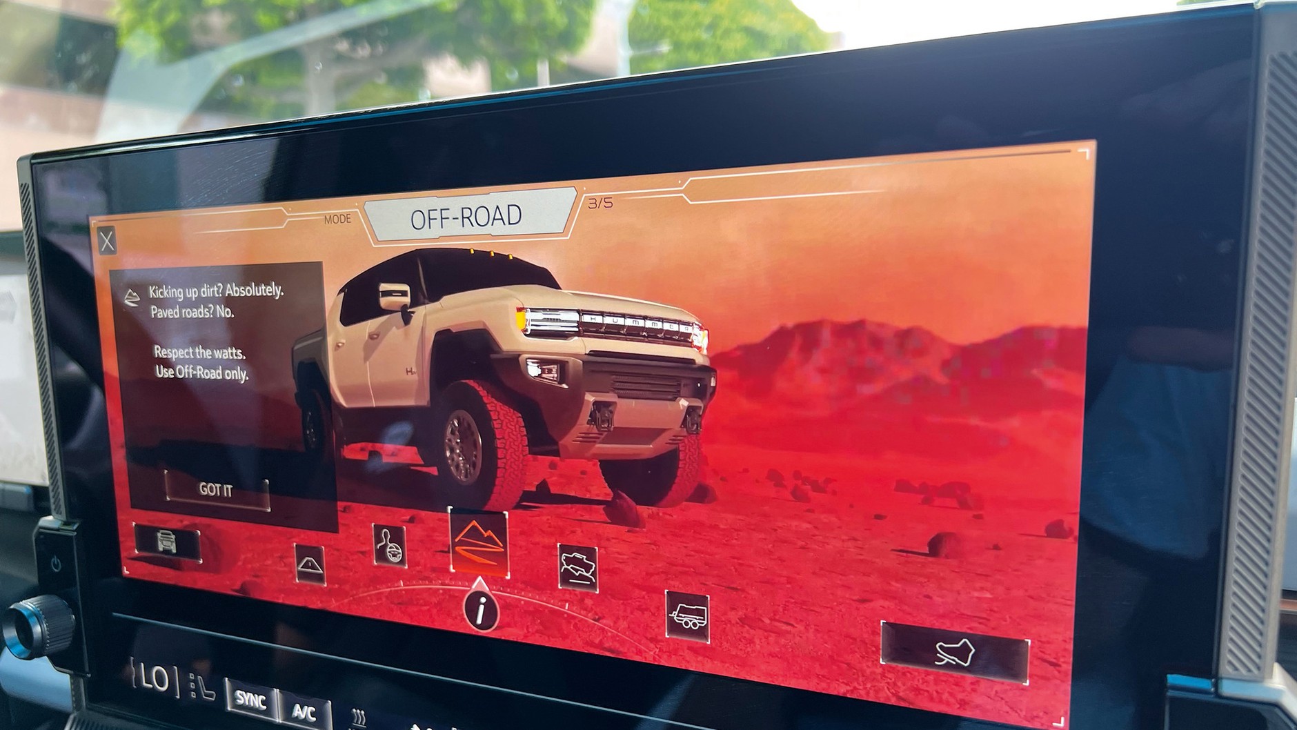 Tryb offroadowy. Wątpliwe jednak, żeby ten Hummer był często używany w prawdziwym terenie