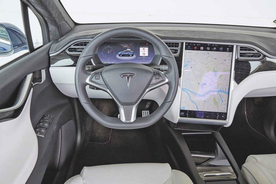 Wolty kontra oktany: Tesla Model X i Bentley Bentayga W12
