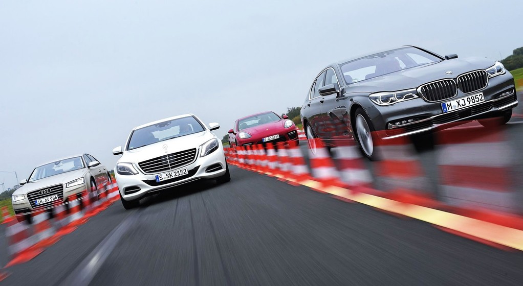 Limuzyna dla szefa wszystkich szefów - nowe BMW 750i kontra Audi A8, Mercedes klasy S i Porsche Panamera