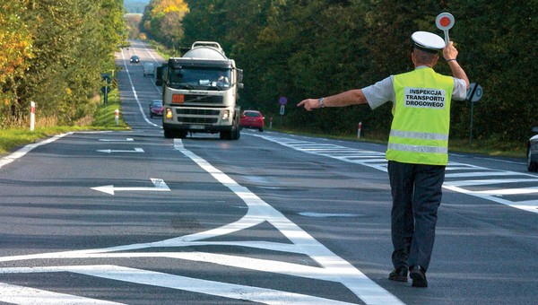 Czy „krokodyle” mogą zatrzymywać kierowców aut osobowych? 