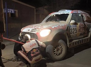 Dakar 2016: Małysz z dużą stratą jedzie dalej