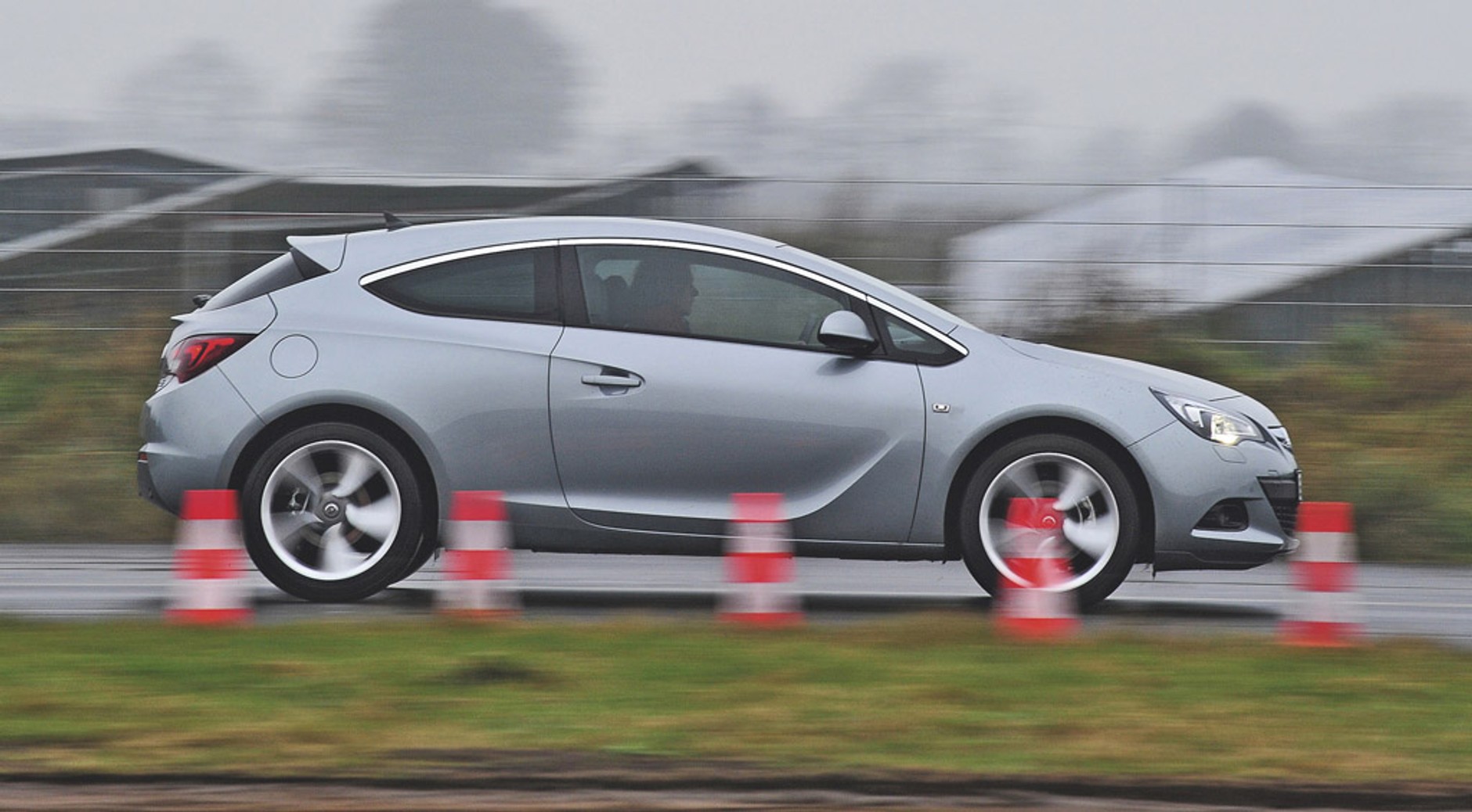 Opel Astra GTC: kompakt w sportowym stylu