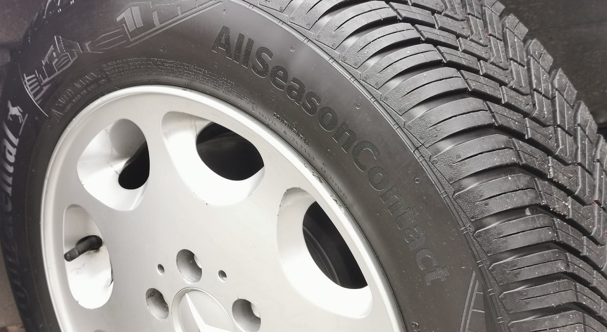 Polacy coraz chętniej kupują opony wielosezonowe - czy warto?