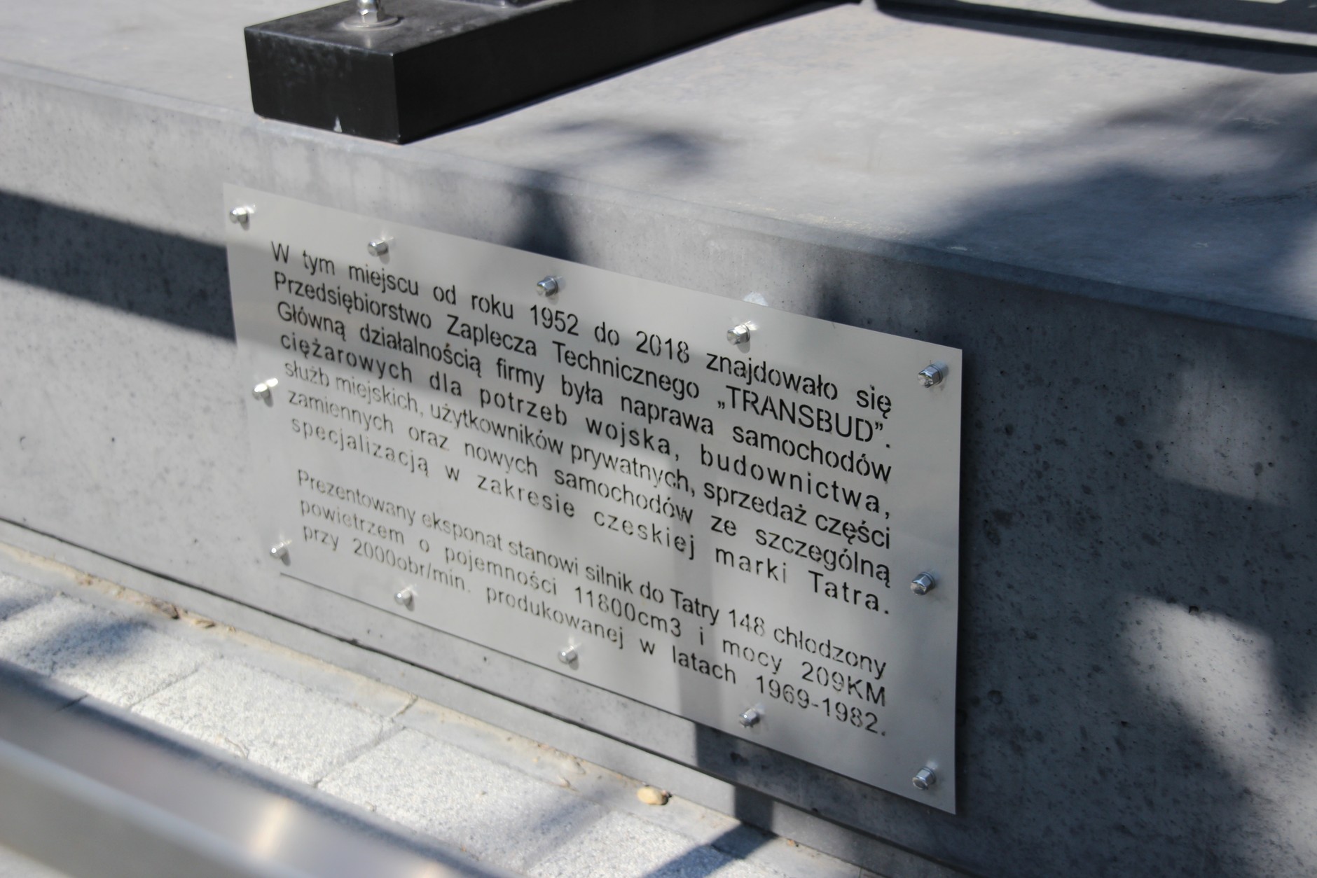 Pomnik z silnika spalinowego Tatra 148