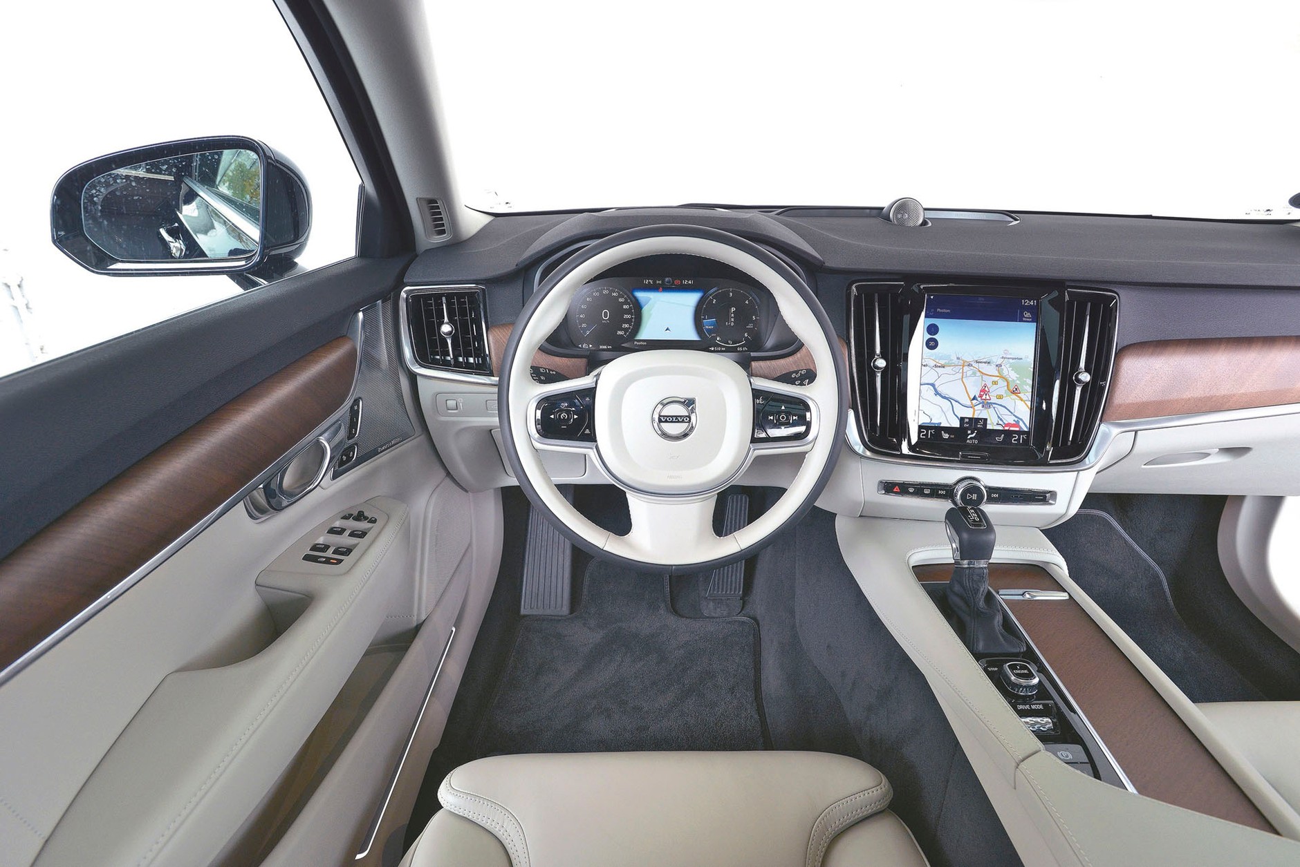 Volvo V90 D4