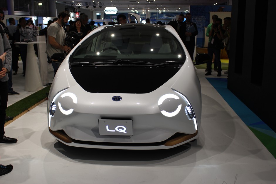 Futurystyczna Toyota LQ Concept