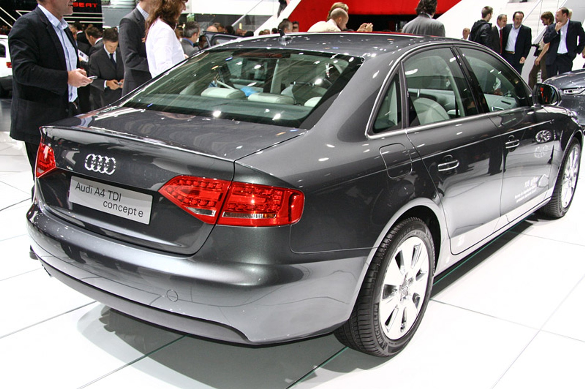 Paryż 2008: Audi A4 TDI concept e - 2,0 TDI (88 kW) i 3,99 l/100 km