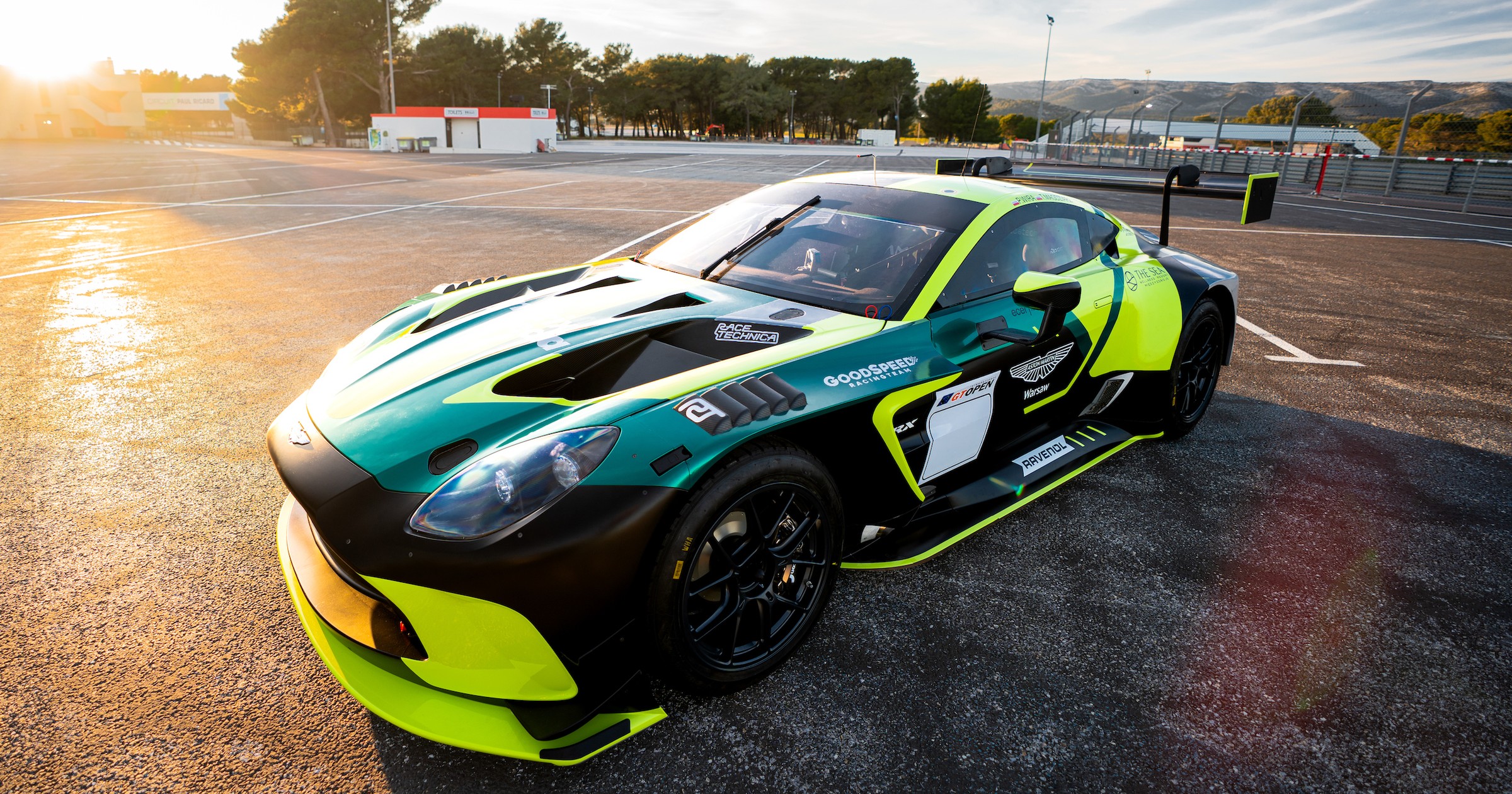 Aston Martin Warsaw oficjalnym partnerem polskiego zespołu wyścigowego Good Speed Racing