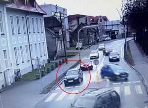 Policjant dostrzegł auto przez okno. Tylko on zrozumiał, co się dzieje [WIDEO]