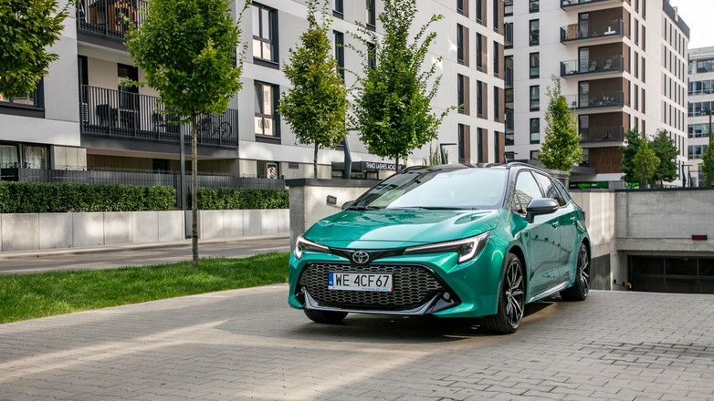 Toyota Corolla 2.0 Hybrid TS Kombi Super Green