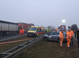 Wielki karambol na drodze S5. W gęstej mgle zderzyły się 22 pojazdy
