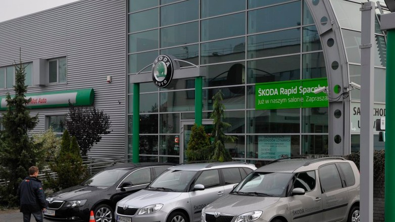 Sprzedaż nowych samochodów w 2013 r. - do miliona daleko