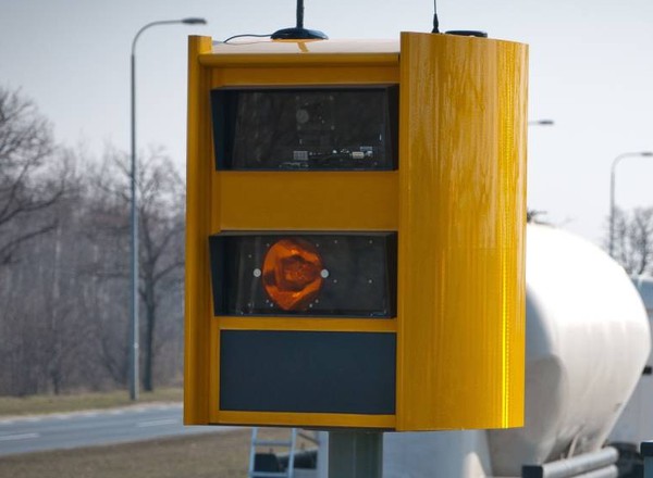 Ile trzeba jechać, żeby fotoradar zrobił zdjęcie? Tolerancja jest stała. Dla OPP też?