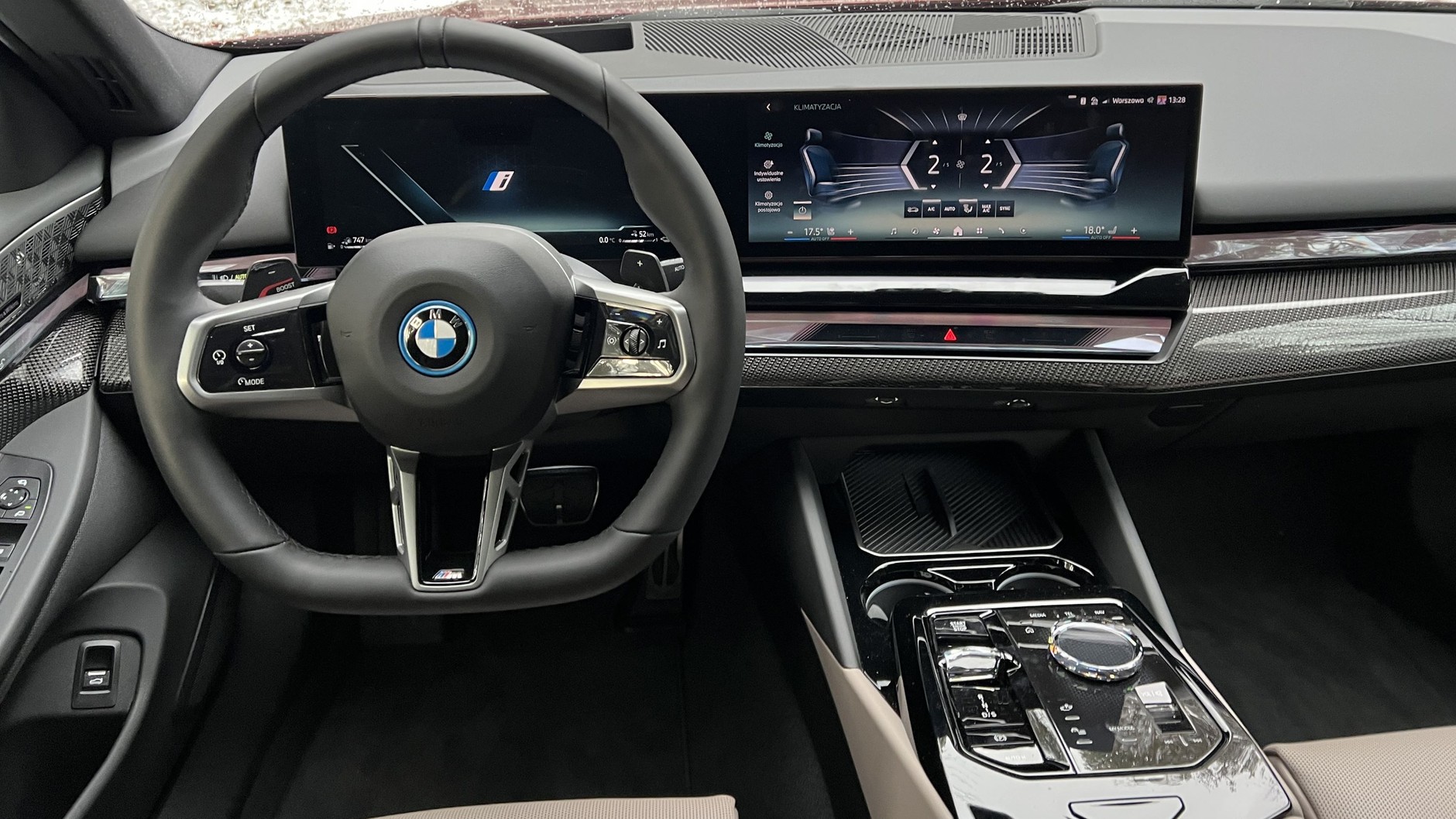 BMW serii 5 (ósma generacja; kod G60; wersja 550e xDrive)