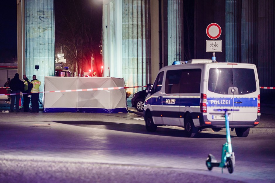 Samochód uderzył w Bramę Brandenburską