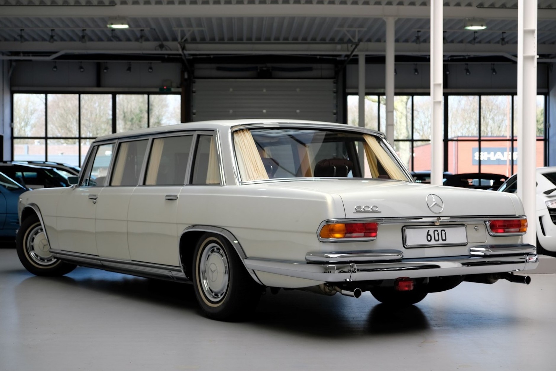 Mercedes 600 Pullman restomod