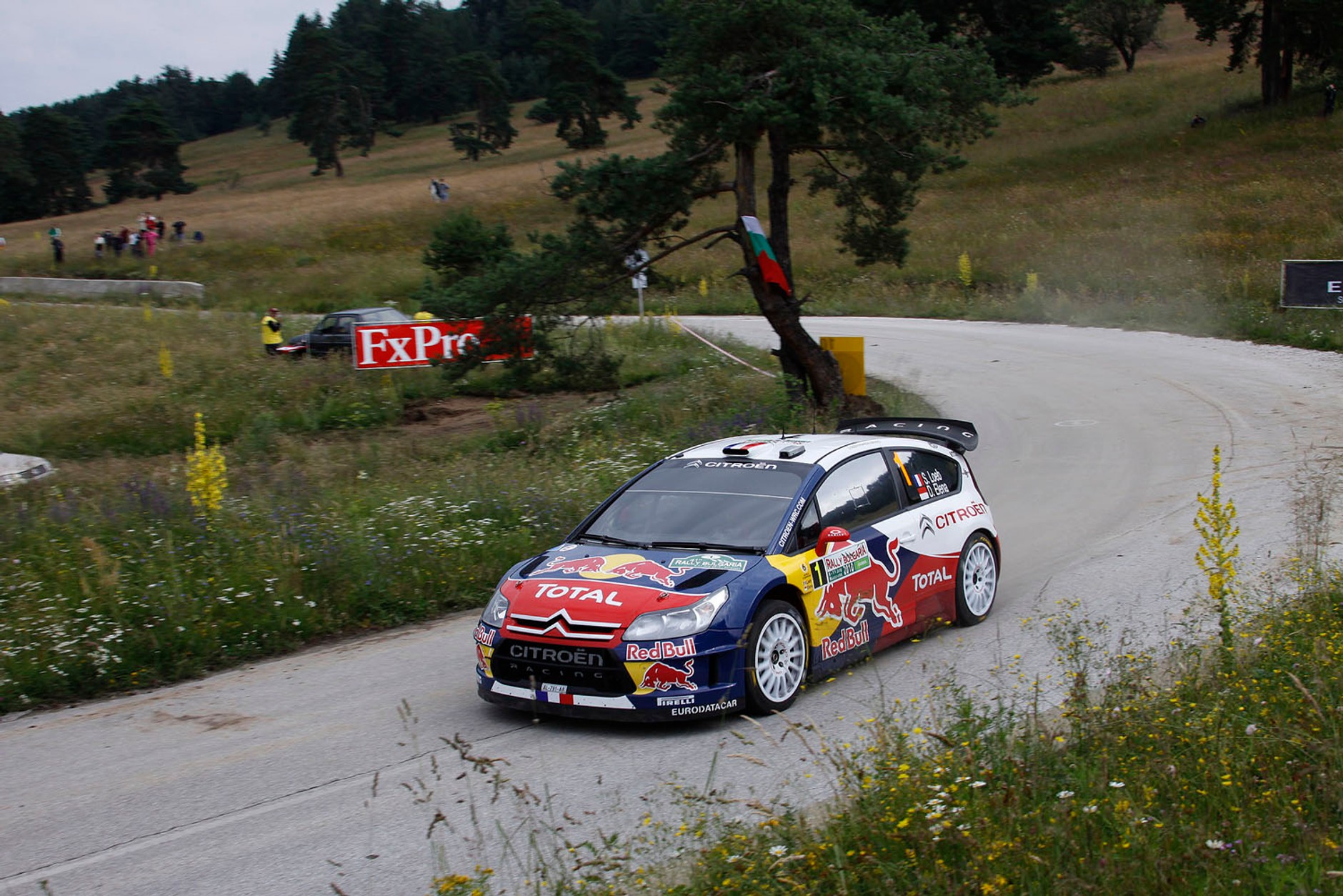 Citroën Total WRT taranuje konkurentów (galeria Rallyworld©Willy Weyens)