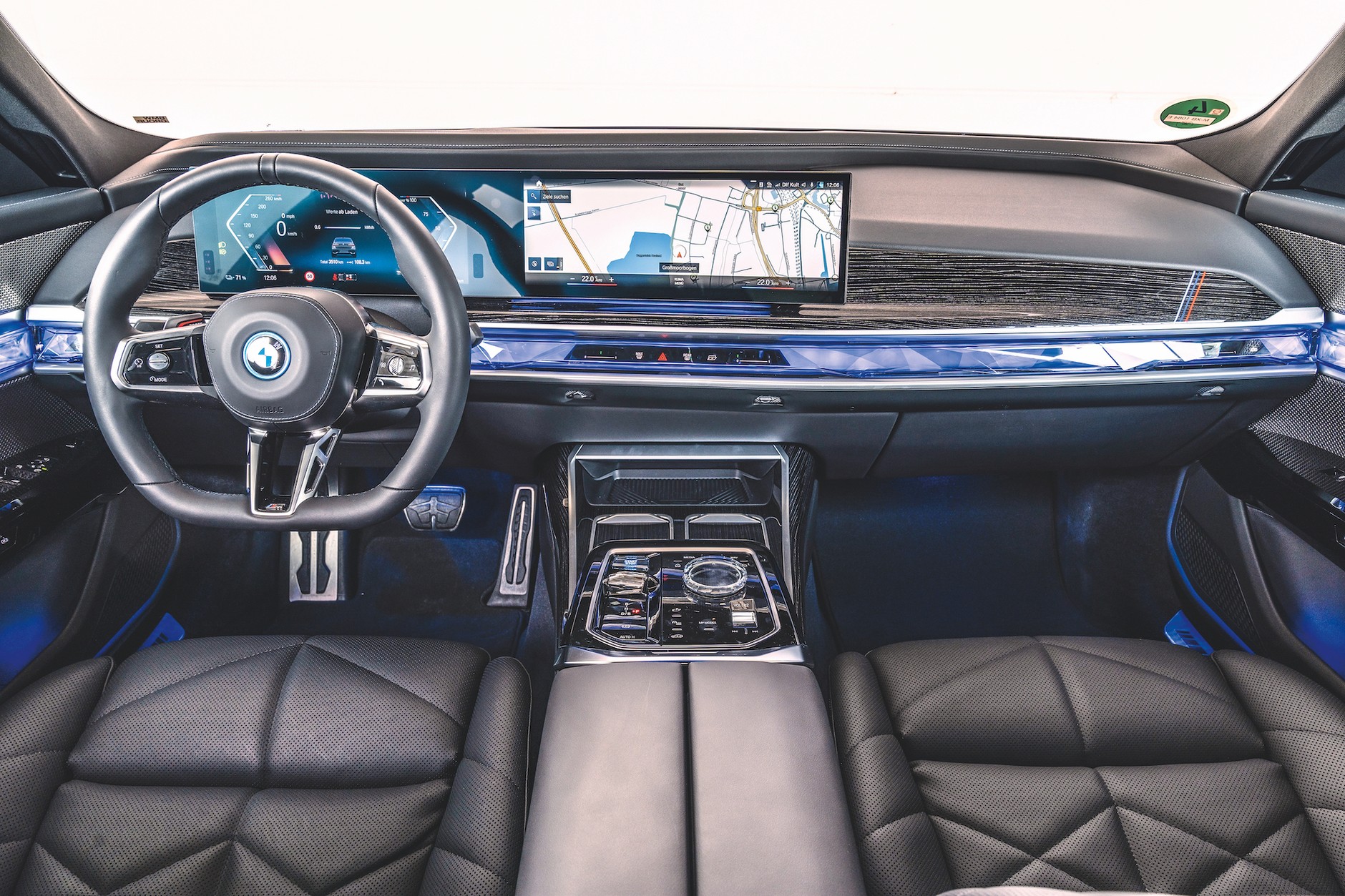 BMW i7