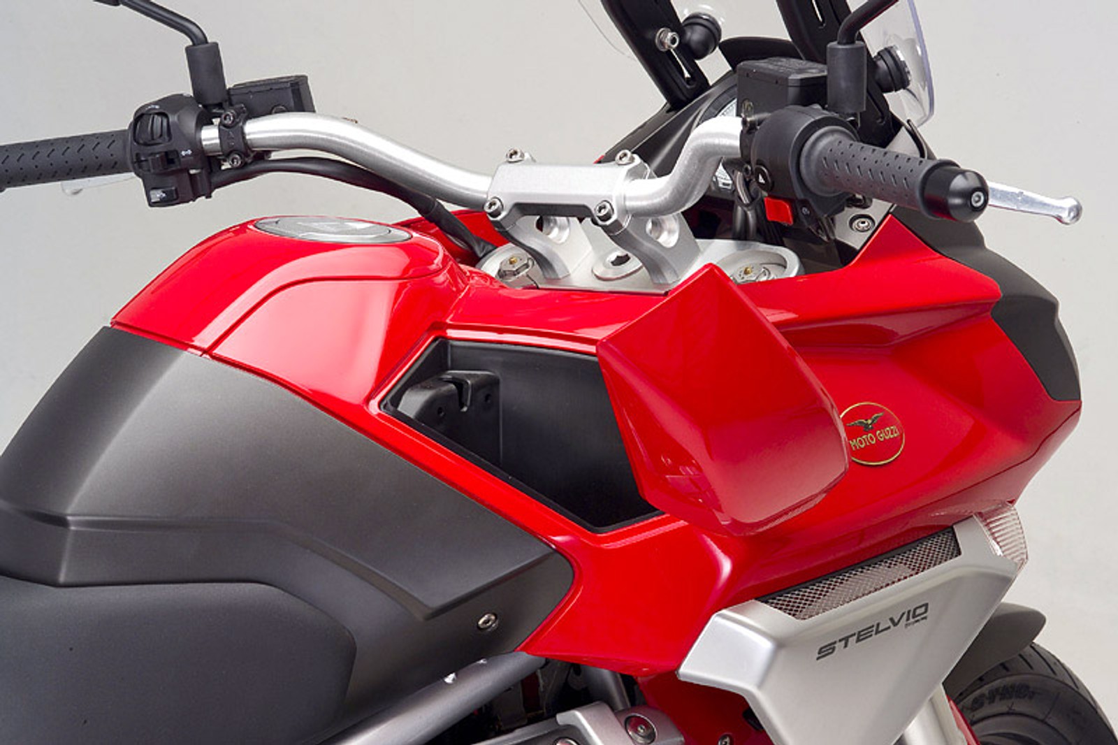 Moto Guzzi Stelvio 1200: duże turystyczne enduro na rok 2008