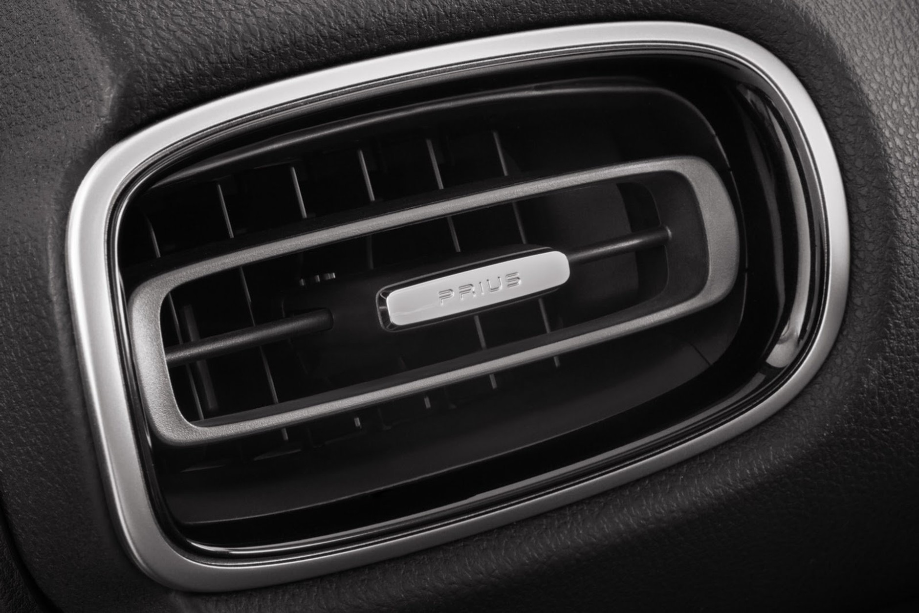 Frankfurt 2015: Toyota Prius – nowocześniejsza i kontrowersyjna