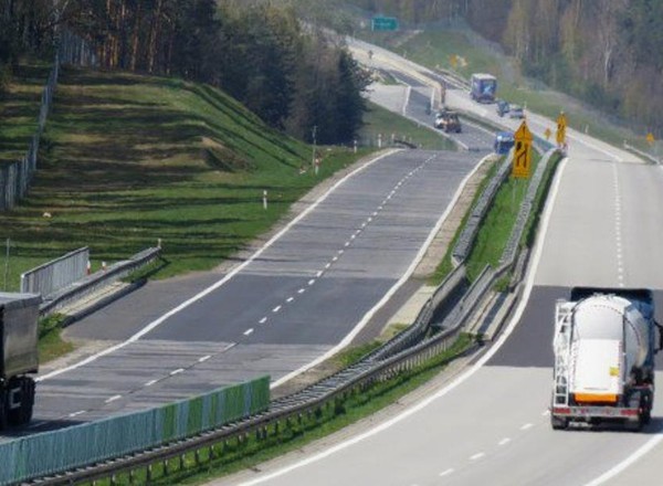 Kierowcy TIR-ów będą pracować dłużej. Są nadzwyczajne okoliczności