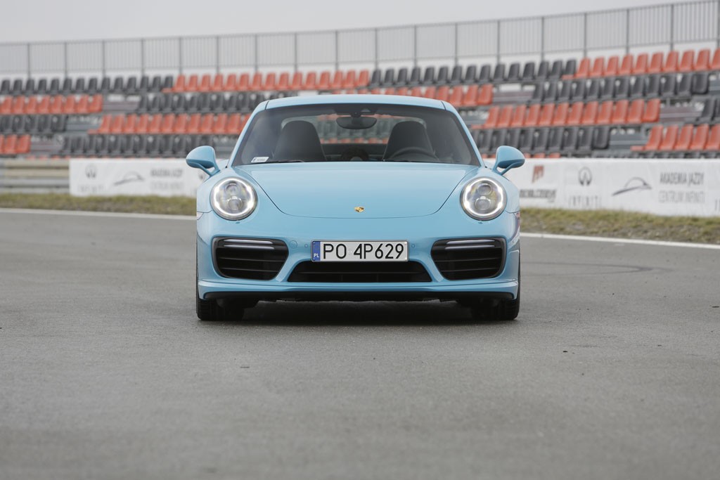 Porsche 911 Turbo S - bajeczne turbo w bajkowym kolorze