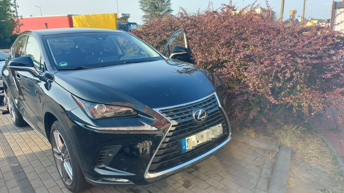 Skradziony Lexus NX pochodził z 2018 r.