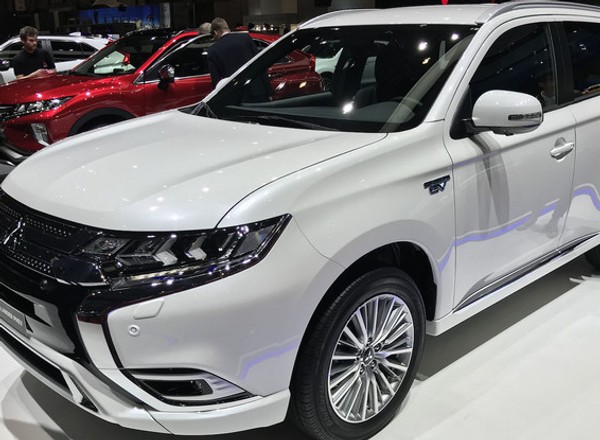 Genewa 2018: zmodernizowany Mitsubishi Outlander PHEV