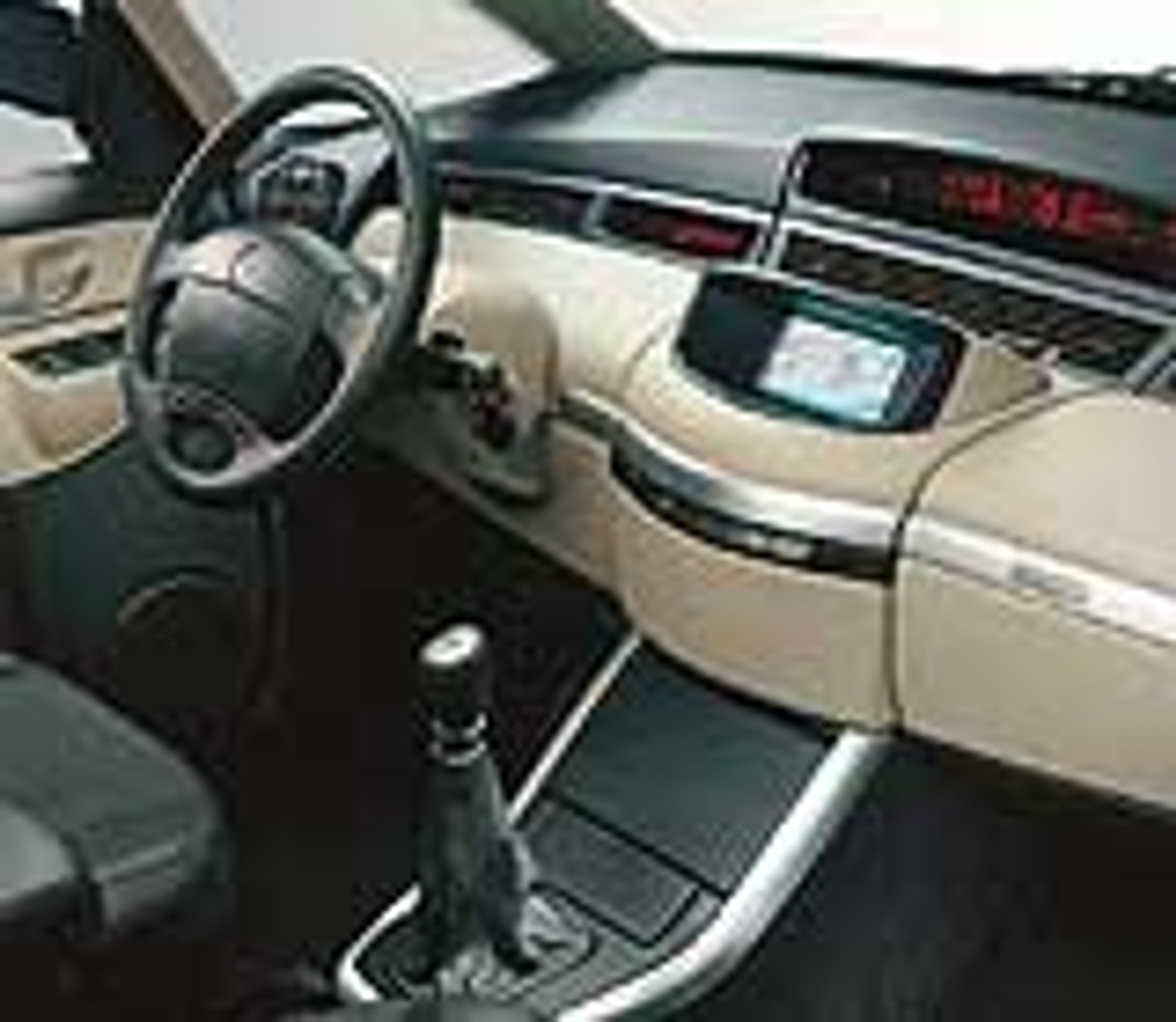 Wyprzedza mody i style