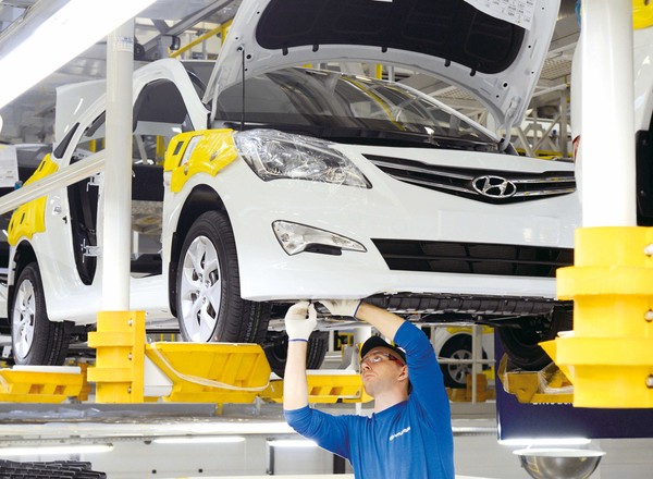 Hyundai na kilka dni wstrzymuje produkcję swoich aut w Rosji