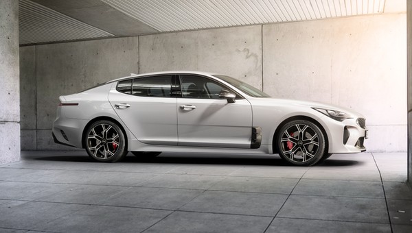 Maciej Dowbor stracił Kię Stinger GT. Co to za auto?