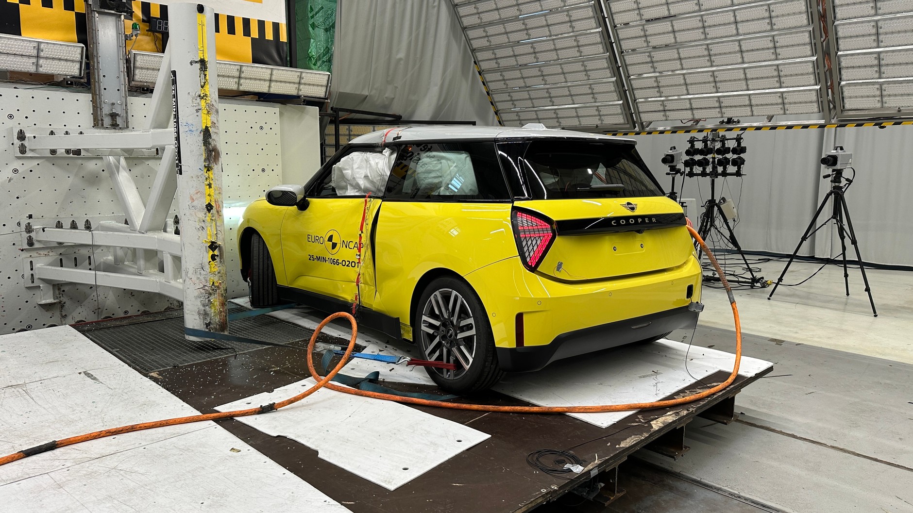 Mini Cooper E. Test zderzeniowy Euro NCAP