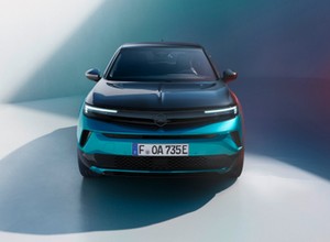 Nowy Opel Mokka - wygląd, duże zmiany we wnętrzu i silniki