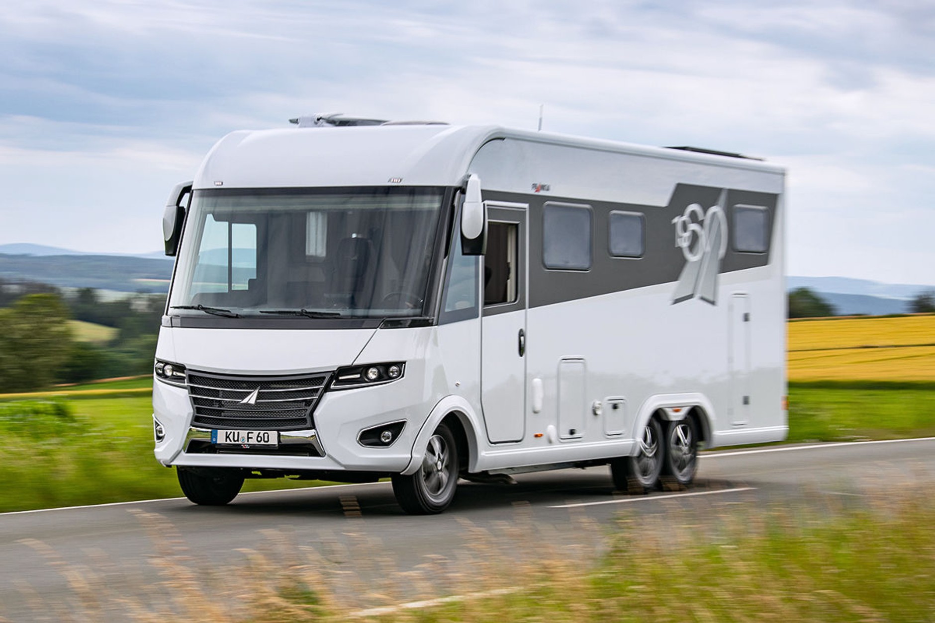 Frankia 1960 - 8 metrów i 5,5 tony luksusu na cały rok