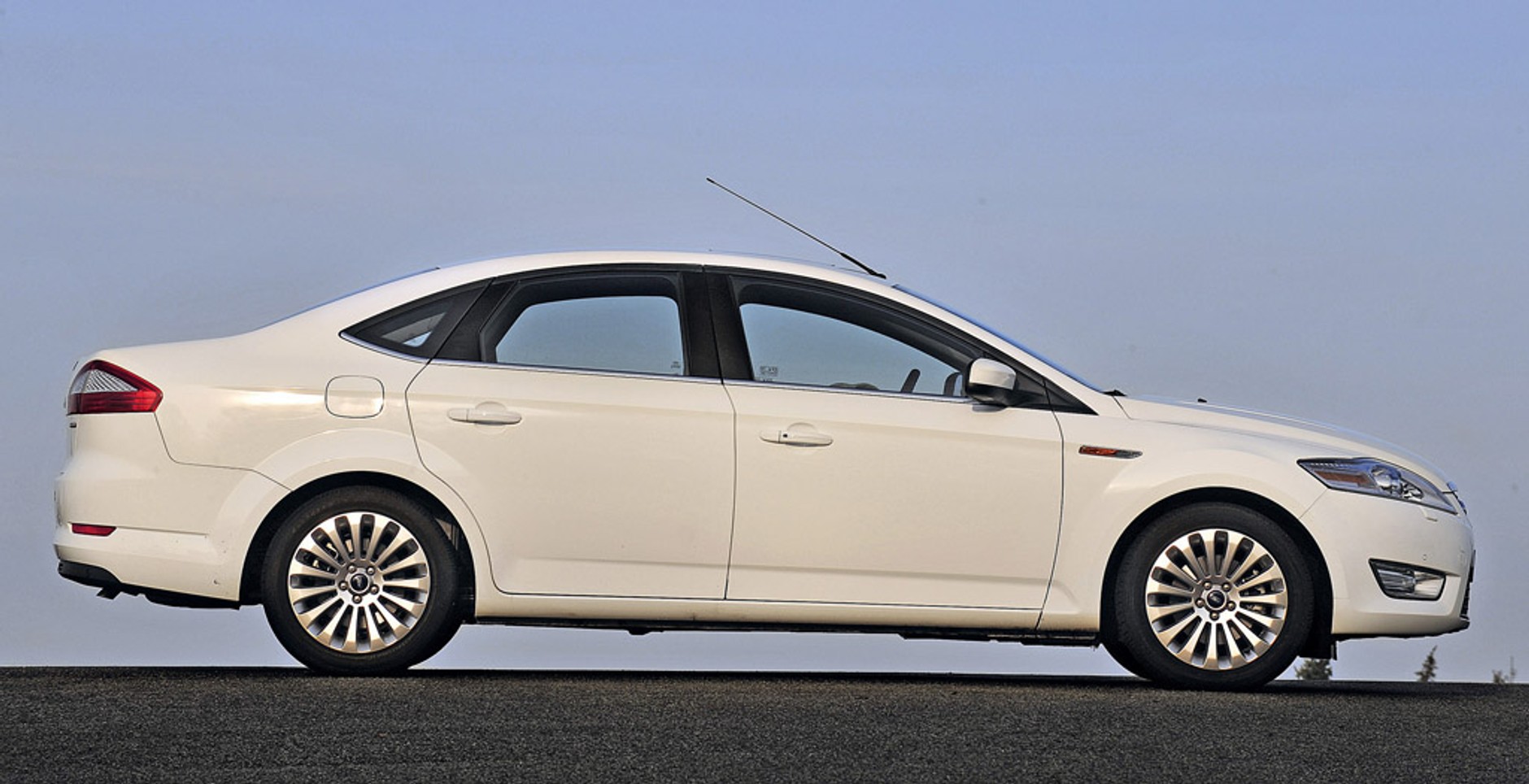 Które auto ma największy rozstaw osi?