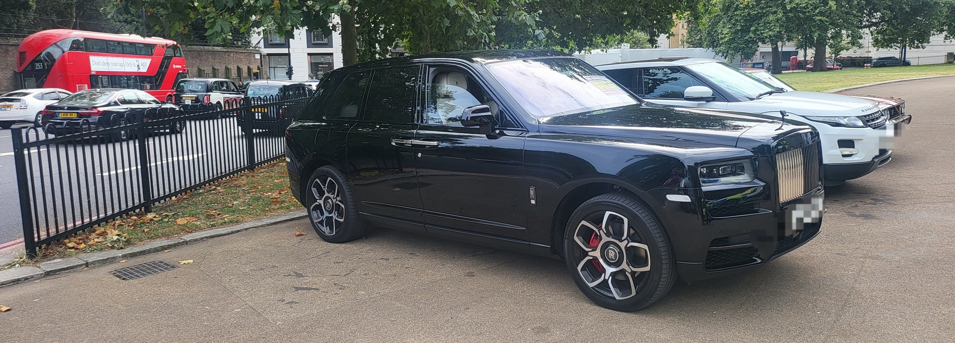 Brytyjska policji skonfiskowała kilka luksusowych samochodów