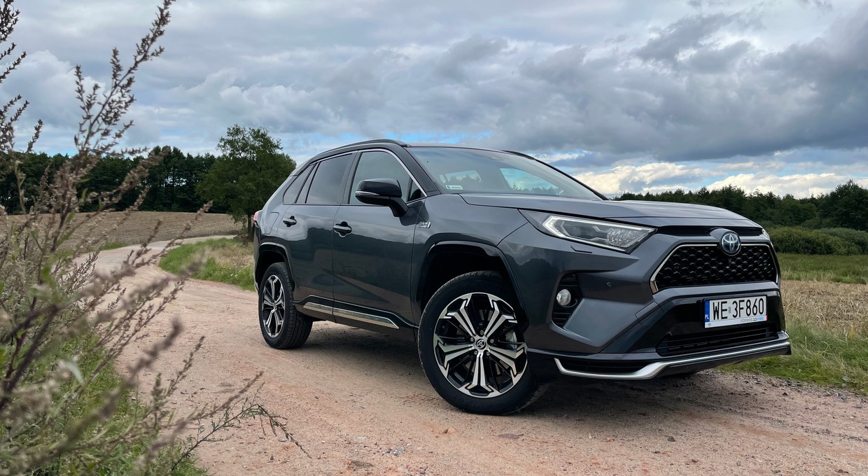 Toyota RAV4 Plug-In – rodzinna ekorakieta, w której zapomnisz o "elektrykach"