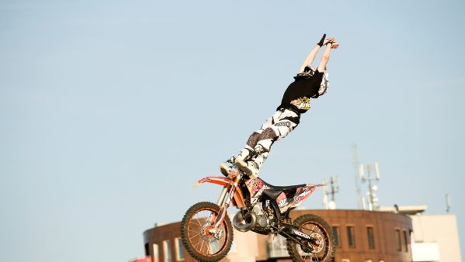 Motocykl - skoki FMX