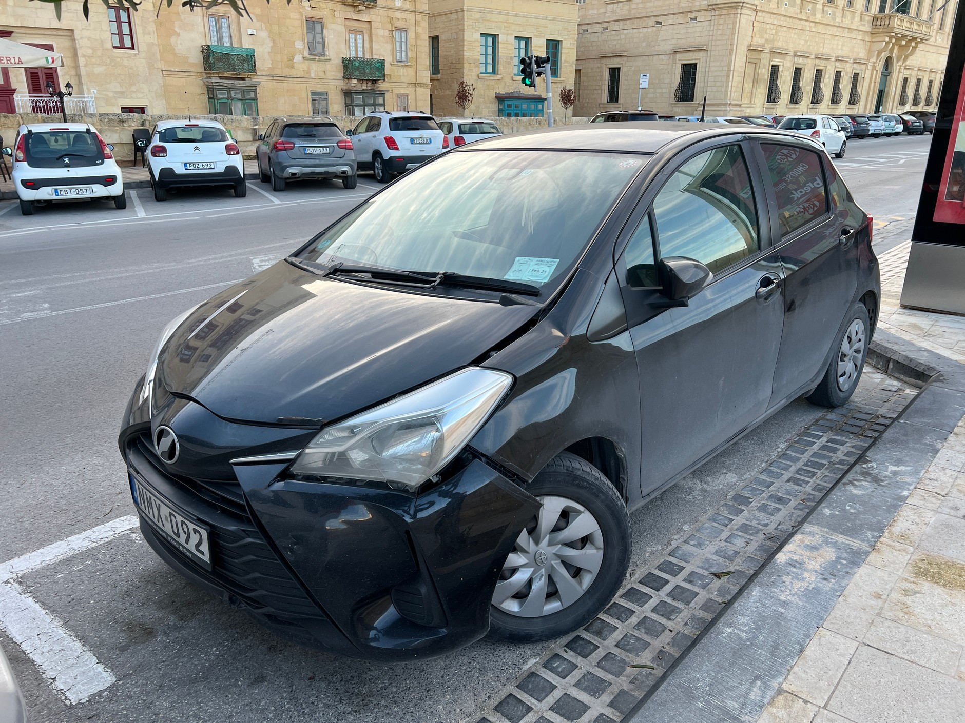 Zarysowane i uszkodzone samochody to na Malcie powszechny obrazek