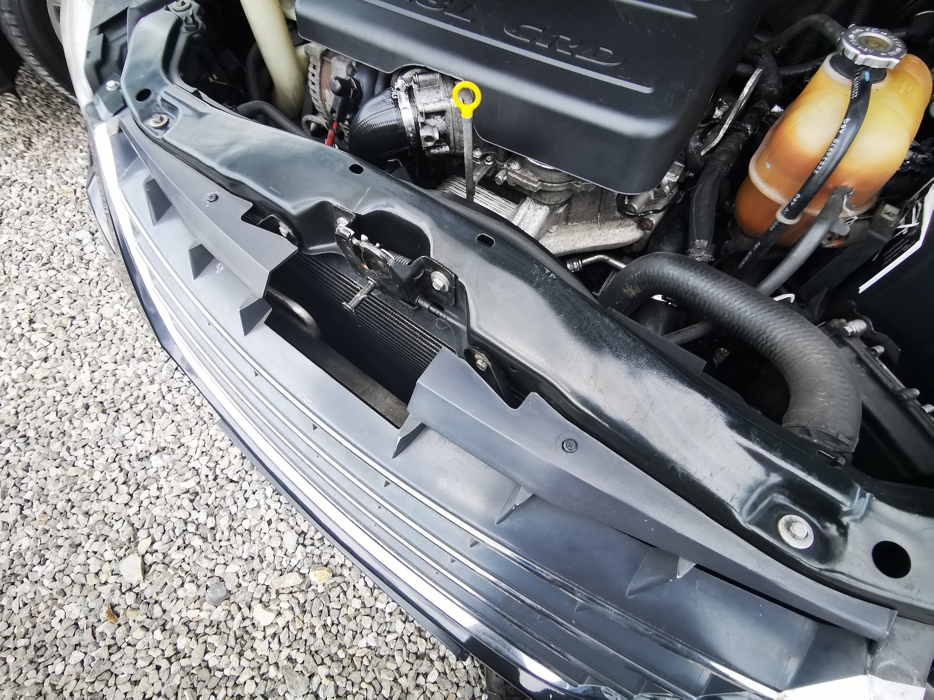 Chrysler numer jeden: dziwnie pofalowany pas przedni