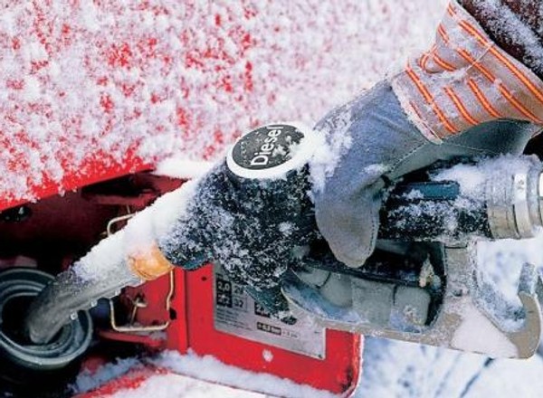 Nie tylko E10. To B7 jest największą zmorą kierowców. Co zrobić, gdy zimą zamarznie paliwo?