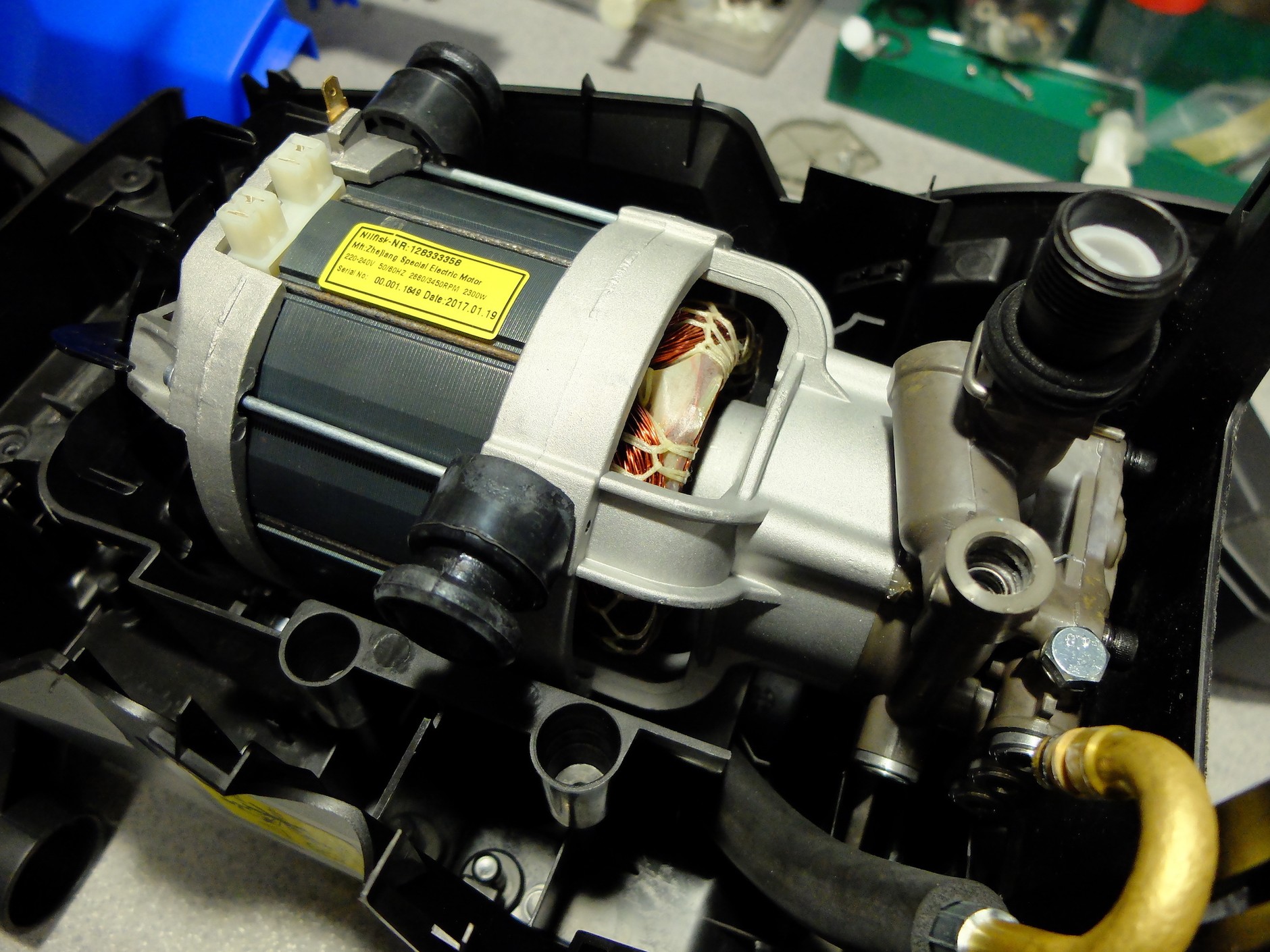 Silnik indukcyjny o dużej mocy to wyposażenie myjek z wyższej półki